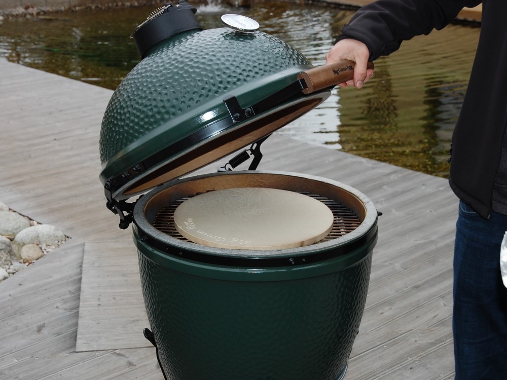 pizza v big green egg