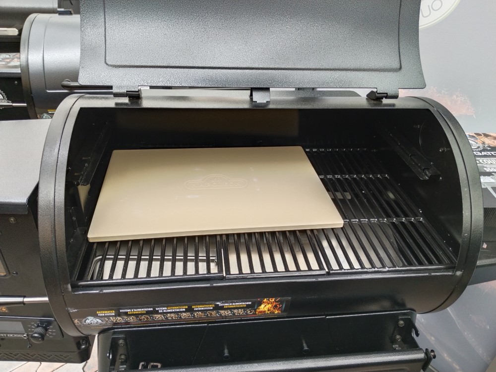 pizza kámen v grilu pit boss navigator 850