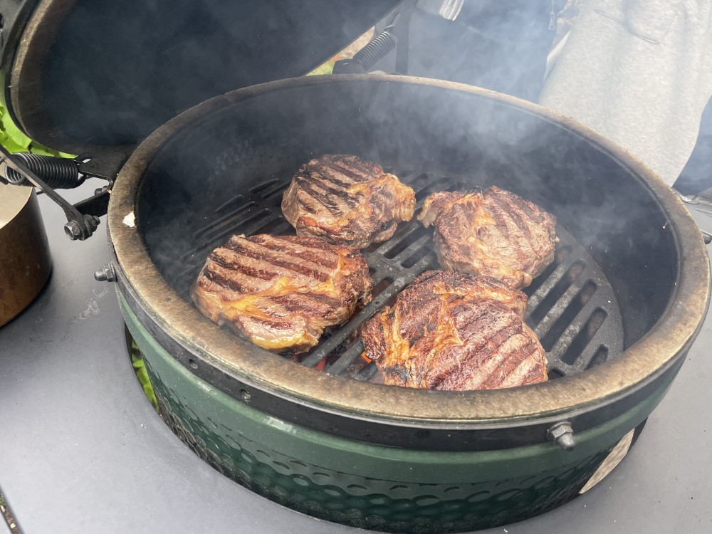 grilování v big green egg